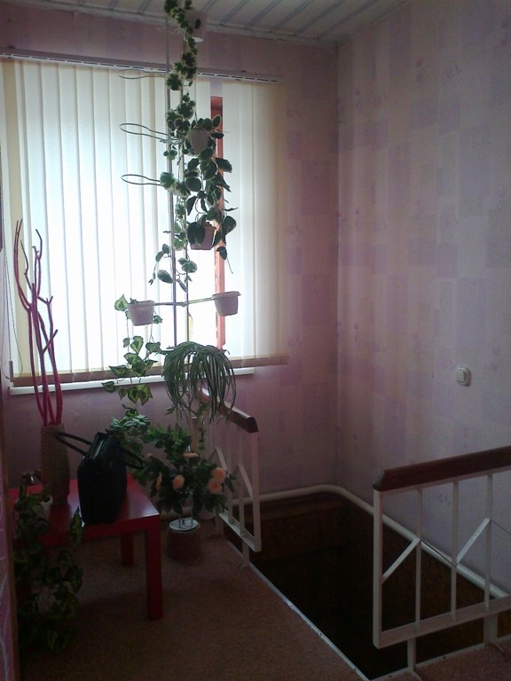 Сдаётся дом д.Спас-Загорье, 2этажный кирпичный, первый этаж: прихожая, большая кухня, гостиная; второй этаж: прихожая и три спальни. Санузел только на первом этаже. Участок прямо на берегу р. Протвы, очень живописное и красивое место. Рядом магазины, остановка, церковь. 35000 89533384809,89533150540...