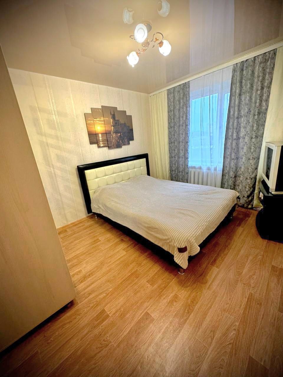 Продам 3-х комн квартиру по ул. Боженко, 105а (р-н мясокомбината), 5/5 эт., 69,8 кв.м.общ.пл., 8,6 кв.м. - кухня. Чешский проект, комнаты изолированные, МП окна, хорошее жилое состояние - заходи и живи. Крыша отремонтирована. Цена 5,2 млн руб. +7959-216-43-31 +7959-505-37-17 Елена ...
