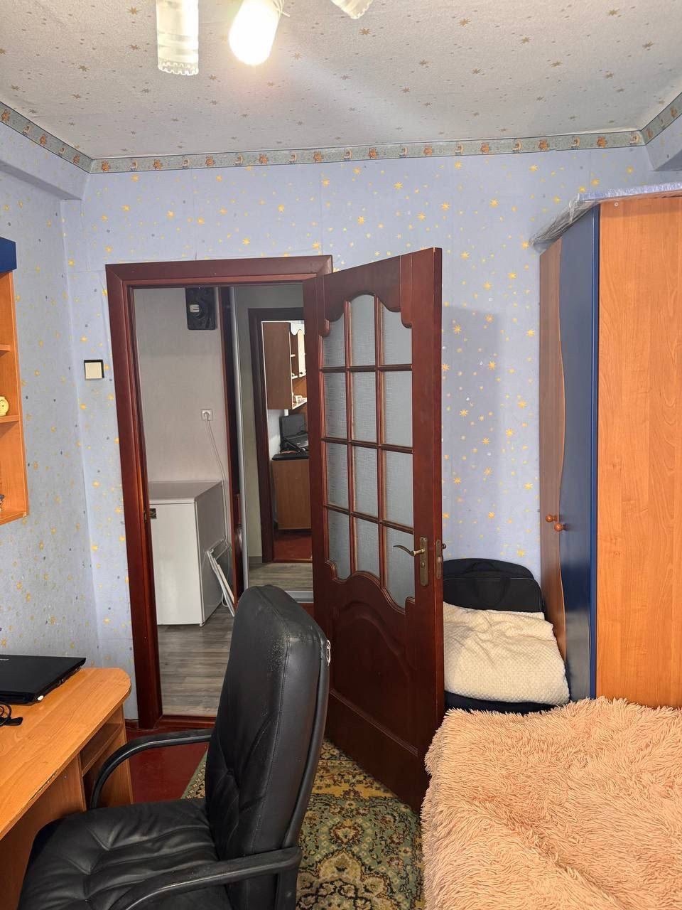 Продаётся в Луганске 2-х комнатная квартира ( кв. Ватутина) ✅4 этаж 5-ти этажного дома ✅44 кв.м ✅комнаты изолированны ✅не угловая ✅кондиционер ✅Балкон застеклен ✅Состояние жилое ✅санузел совместный ✅новый бойлер ✅Отличная транспортная развязка ✅Рядом школы, садик,маш.институт, супермаркет, магазины ✅, хозяин ...