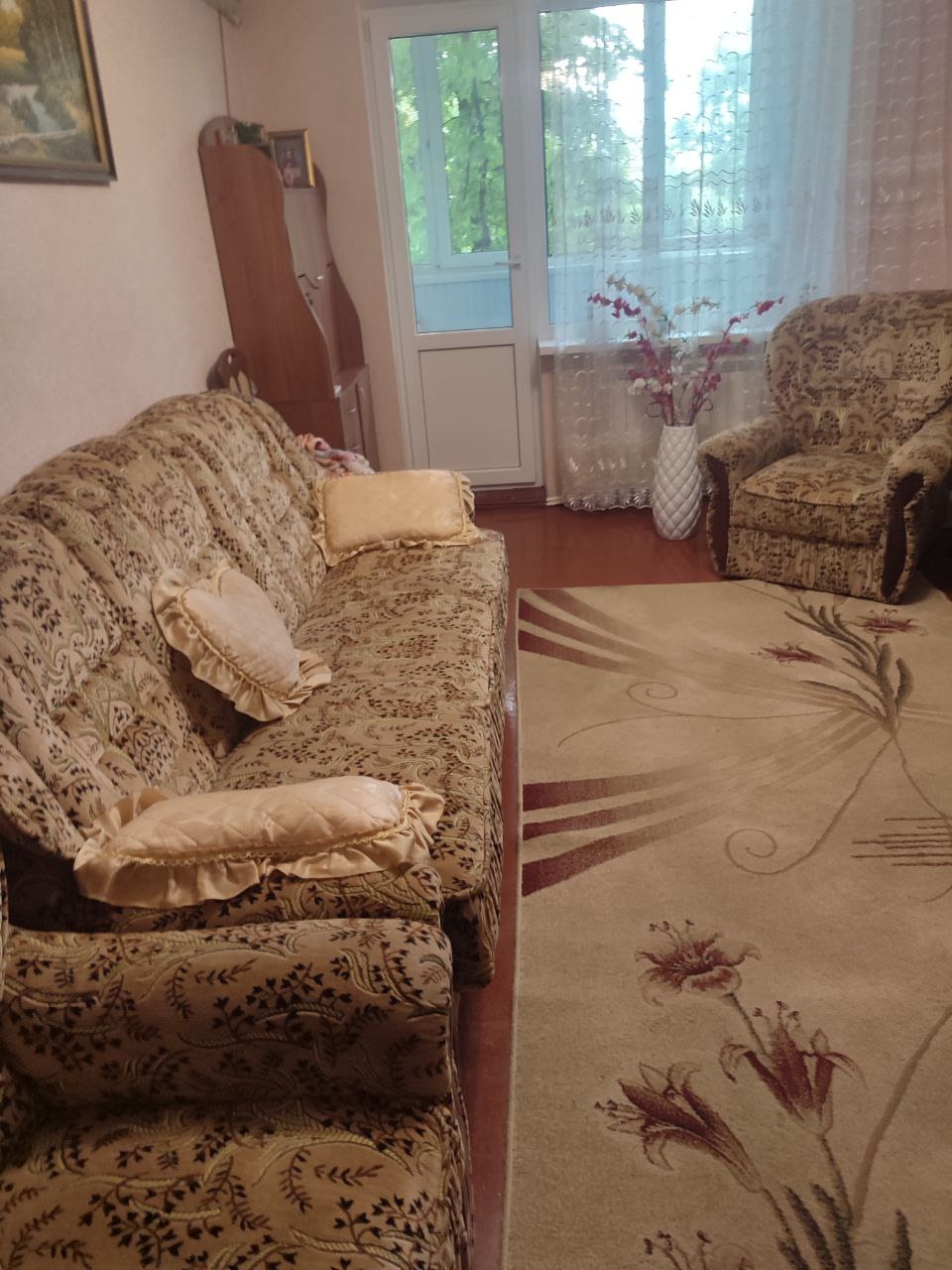 Продам 2-х комнатную квартиру улица Тульская , город Луганск, 3/5 эт., пл. 45 кв.м., кухня 6 кв.м., комнаты изолированные, хорошее жилое состояние, окна м/п, с/у раздельный, есть кладовая, балкон застеклен и утеплен, хорошее расположение, в шаговой доступности остановка, магазины, аптеки. Цена 5 200 000 руб. ...